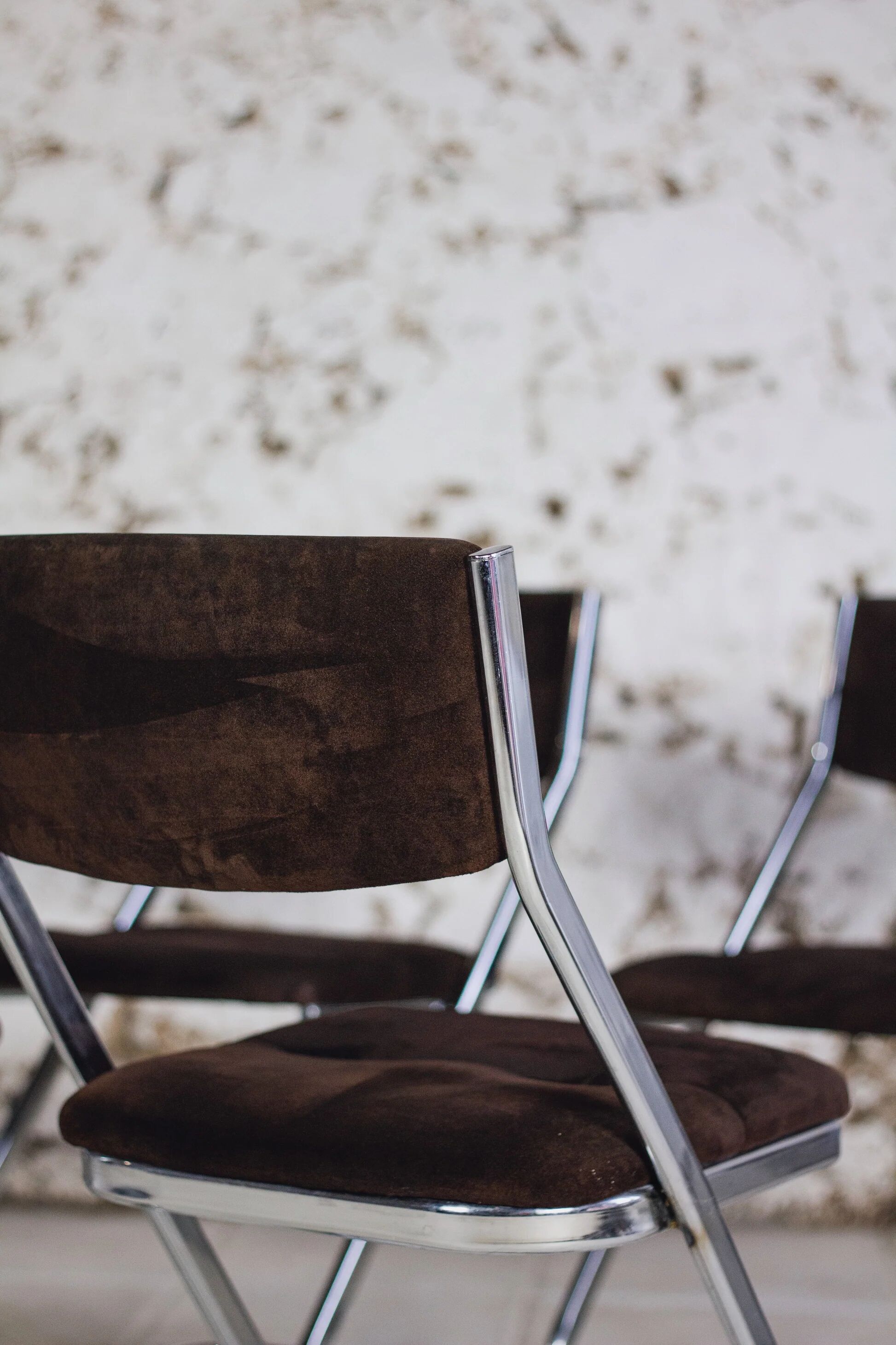5 tubular chairs in suede and chrome by Roche Bobois, 1970.