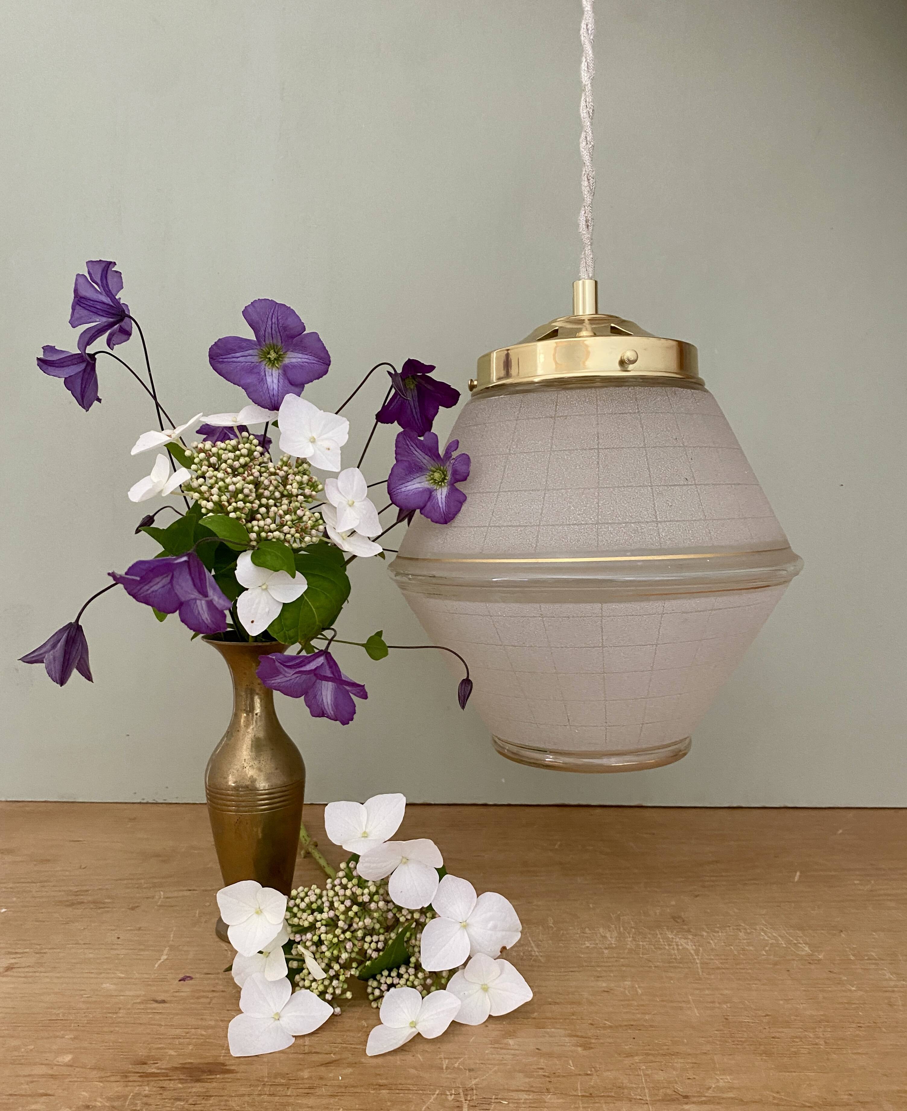 Vintage art deco globe pendant light in granite glass and gold