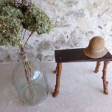 Banc en bois brutaliste