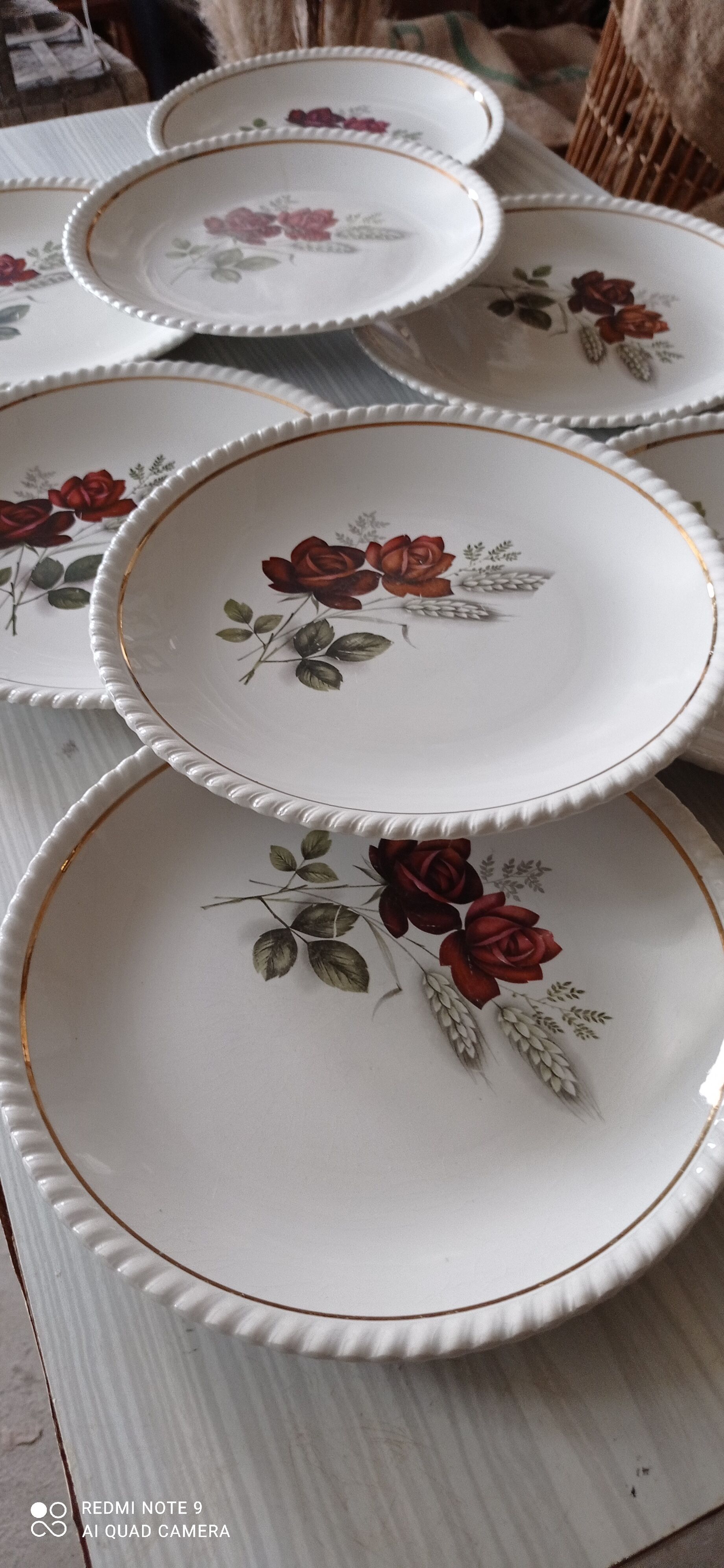 Set of sixteen flat plates