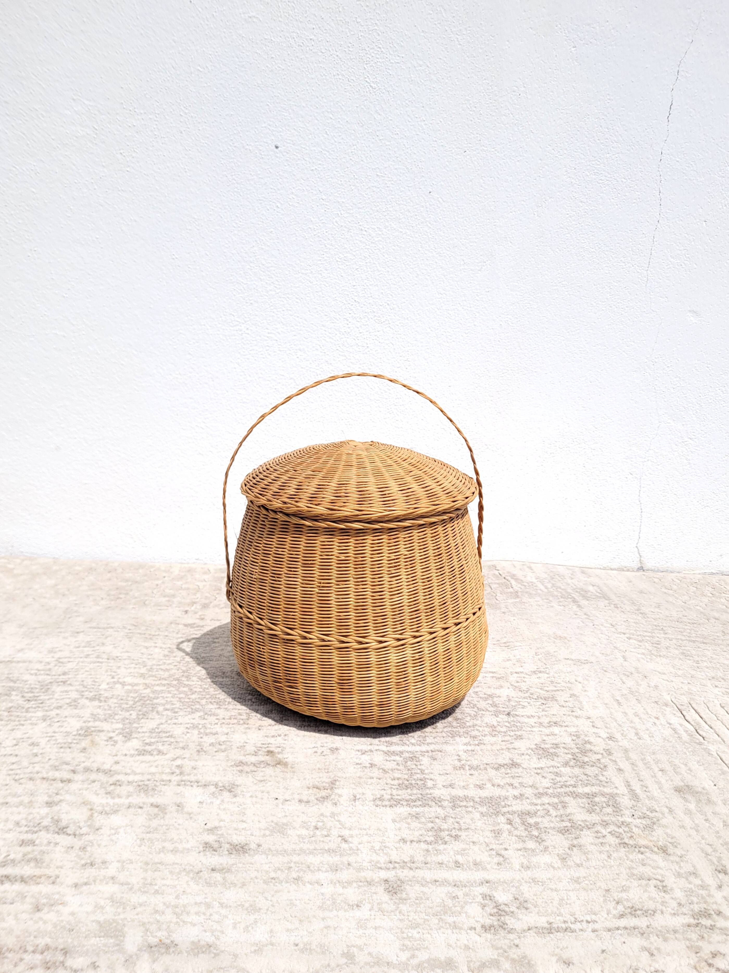 Rattan braided basket basket