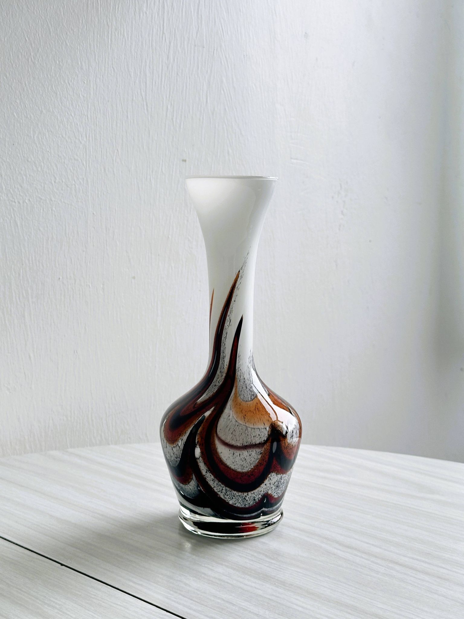 Vase en verre Opaline.