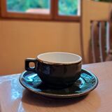 Tasses et sous tasses à café vertes et or
