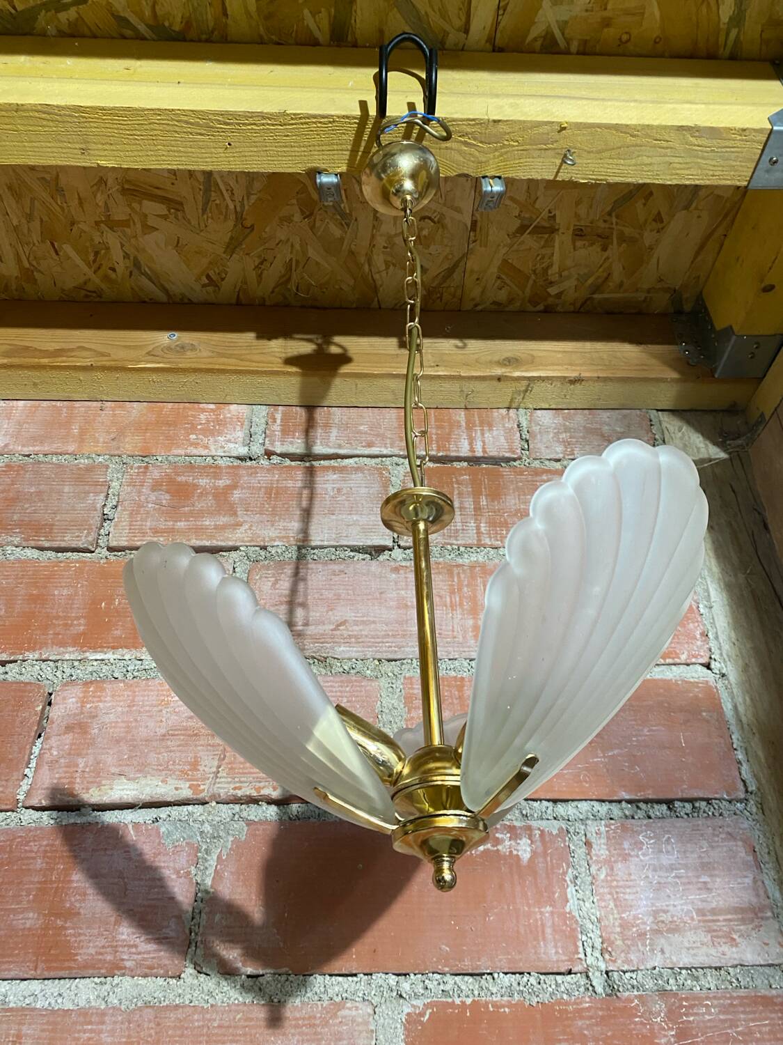 Antique Murano glass shell pendant light + gold-plated metal, wine