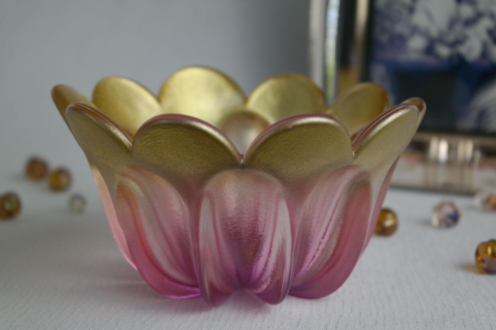 Empty pocket in pink glass paste corolla vintage Germany