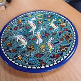 Assiette décorée en céramique