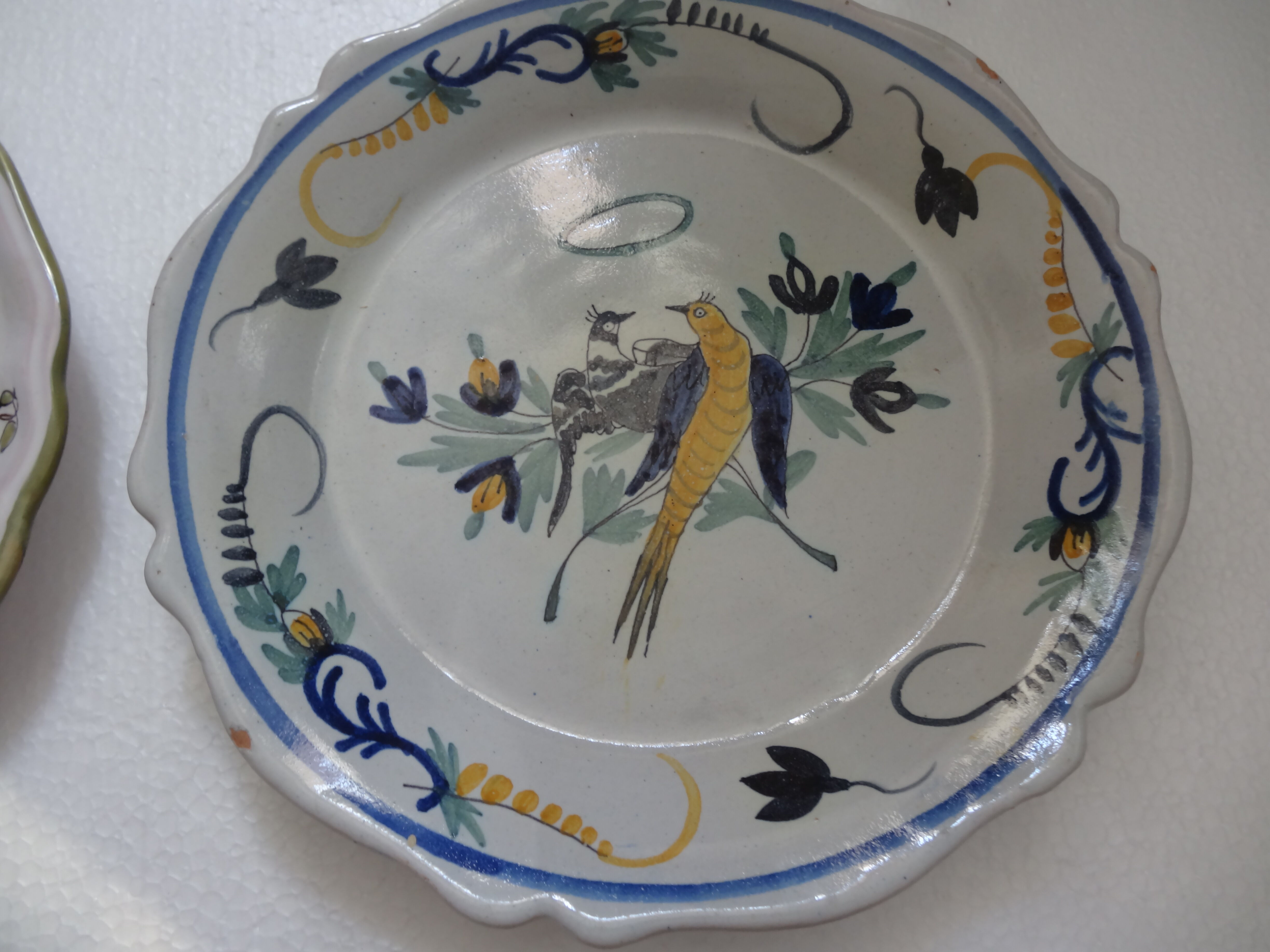 Lot 4 ceramic plates