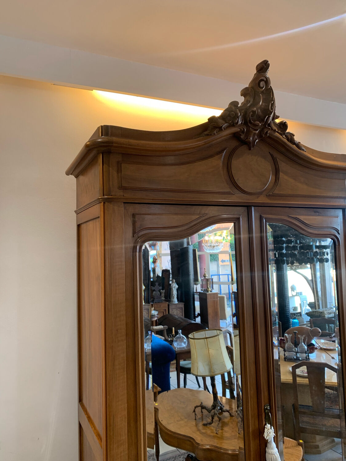 Armoire Ancienne circa 1900 Noyers