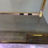 Etagère italienne en métal doré et verre fumé