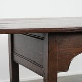 Antique English oak dining table from the 18th century for 4 to 6 people