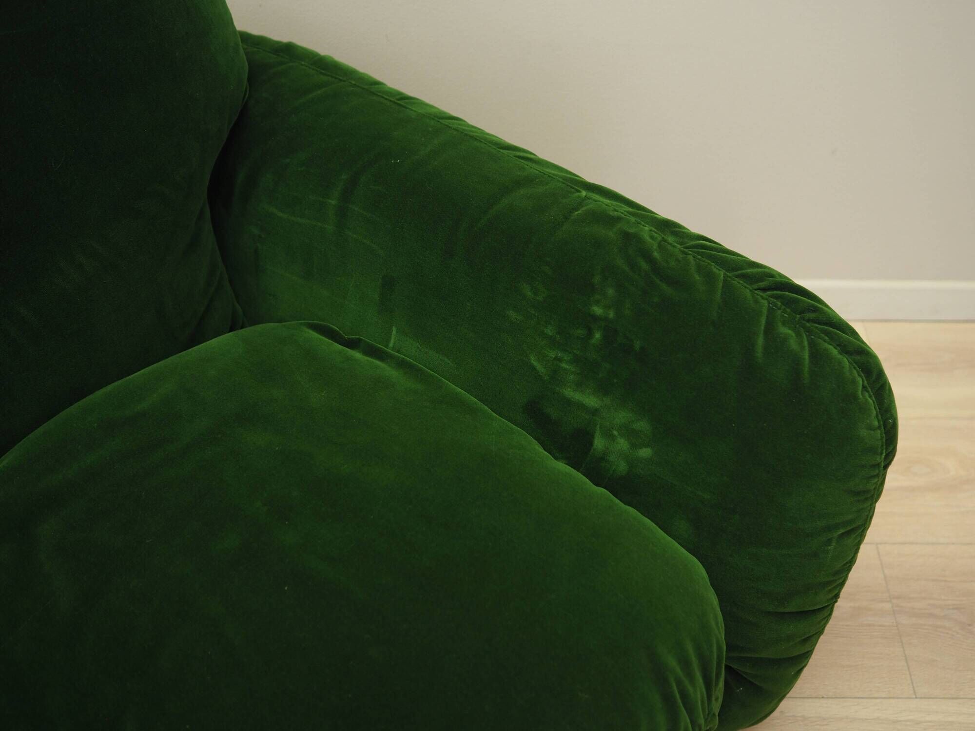 Green velour sofa, Italian design, 1970s, manufacturer: Busnelli, designer