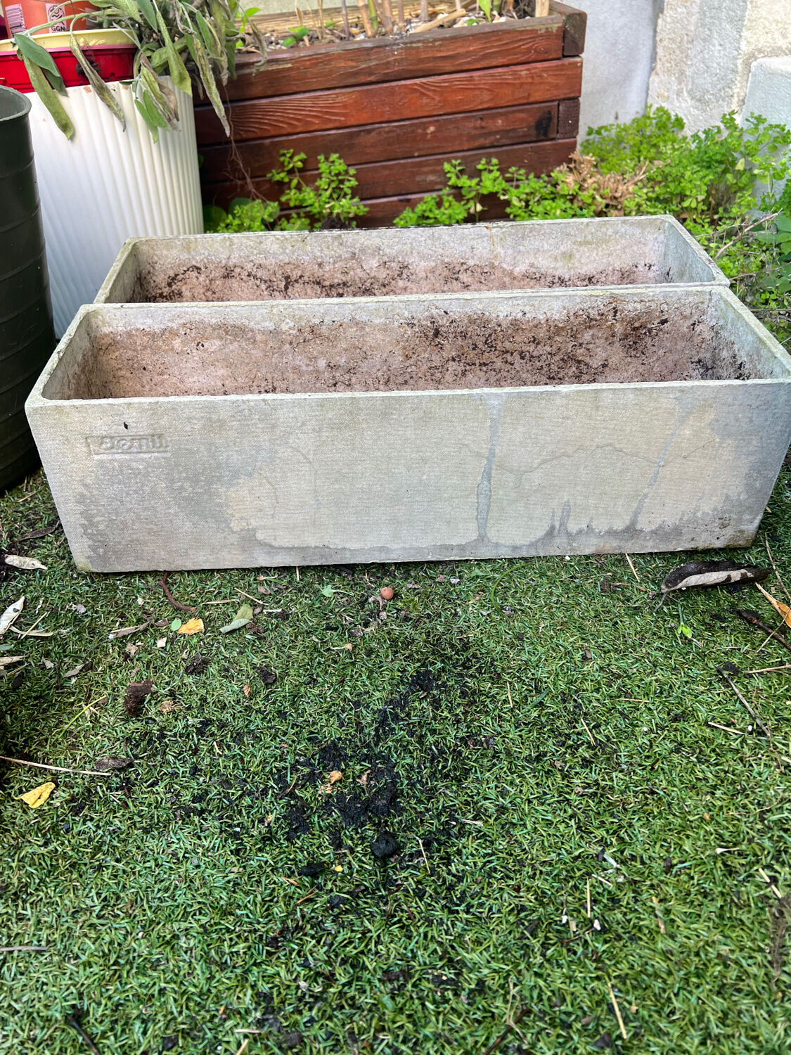 Pair of planters Eternit