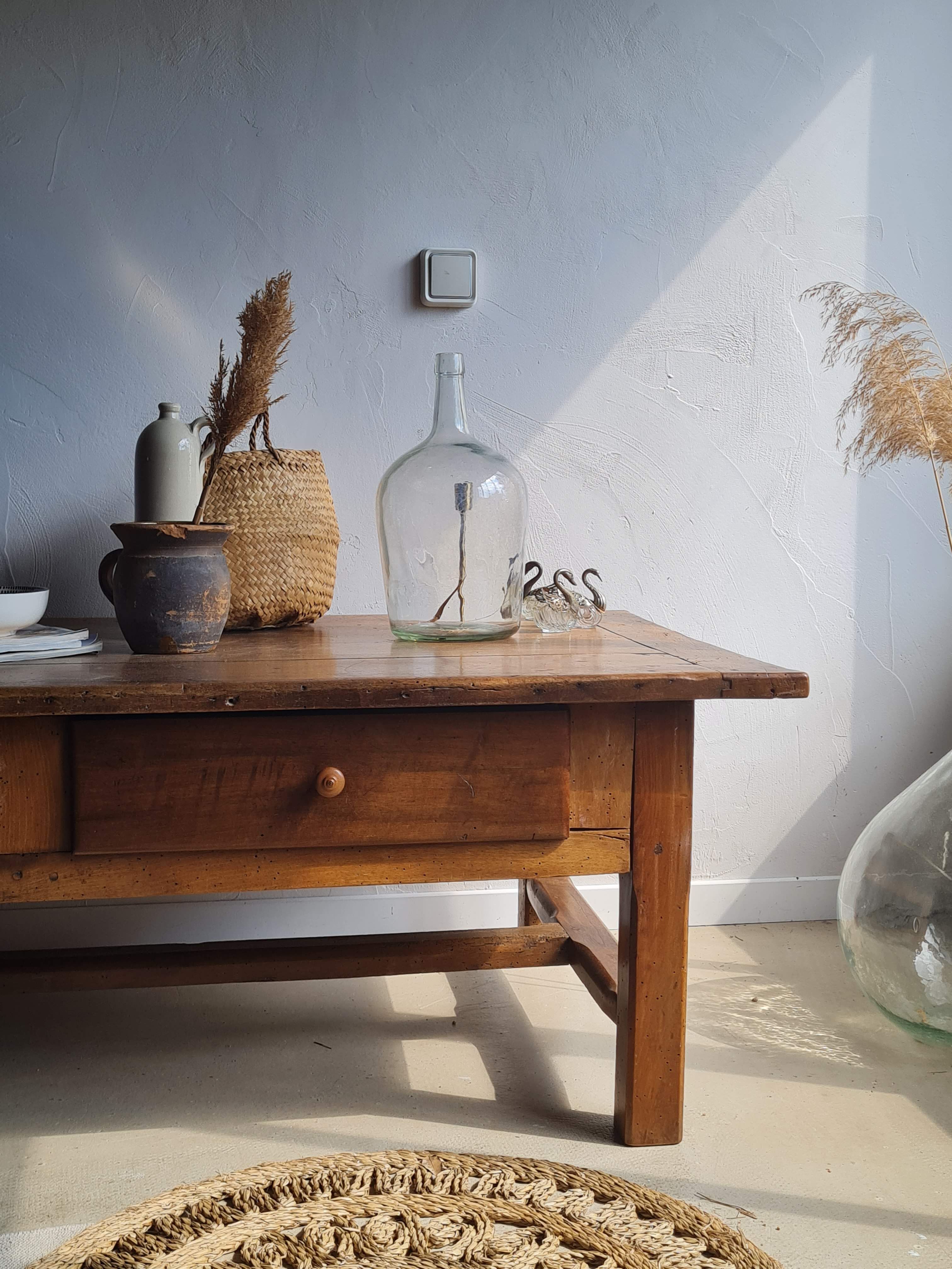 Vintage firm-minded coffee table