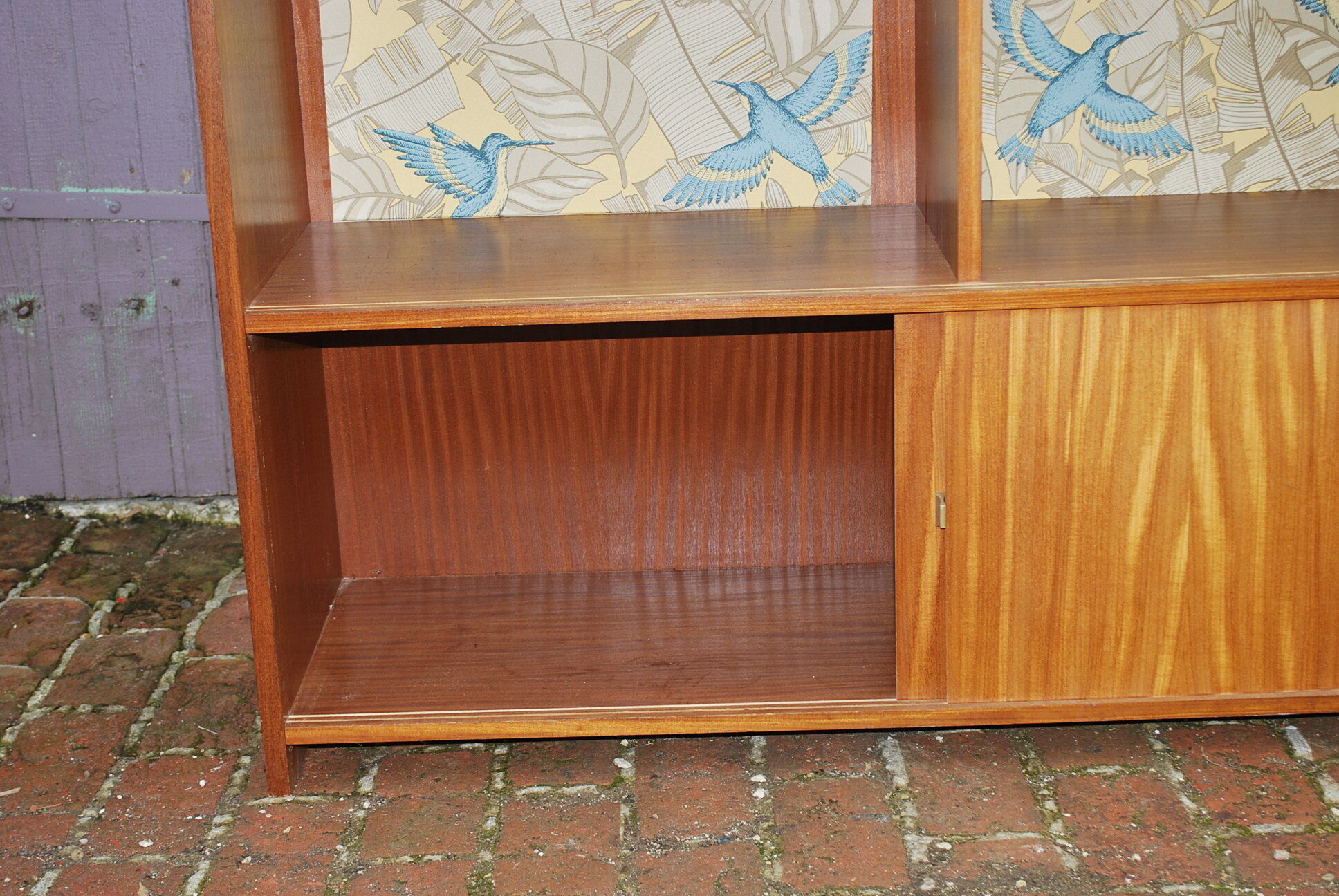 Vintage showcase library