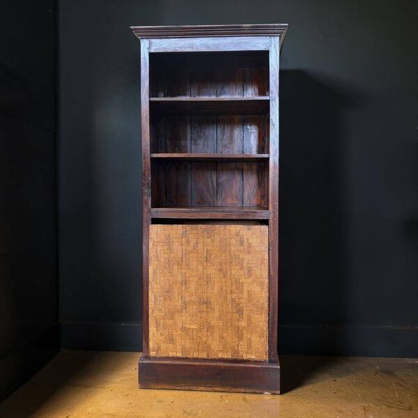 Bibliothèque vintage en bois avec coffre de rangement