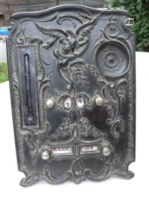 Calendrier perpétuel en bois et gutta percha Napoléon III à poser ou accrocher