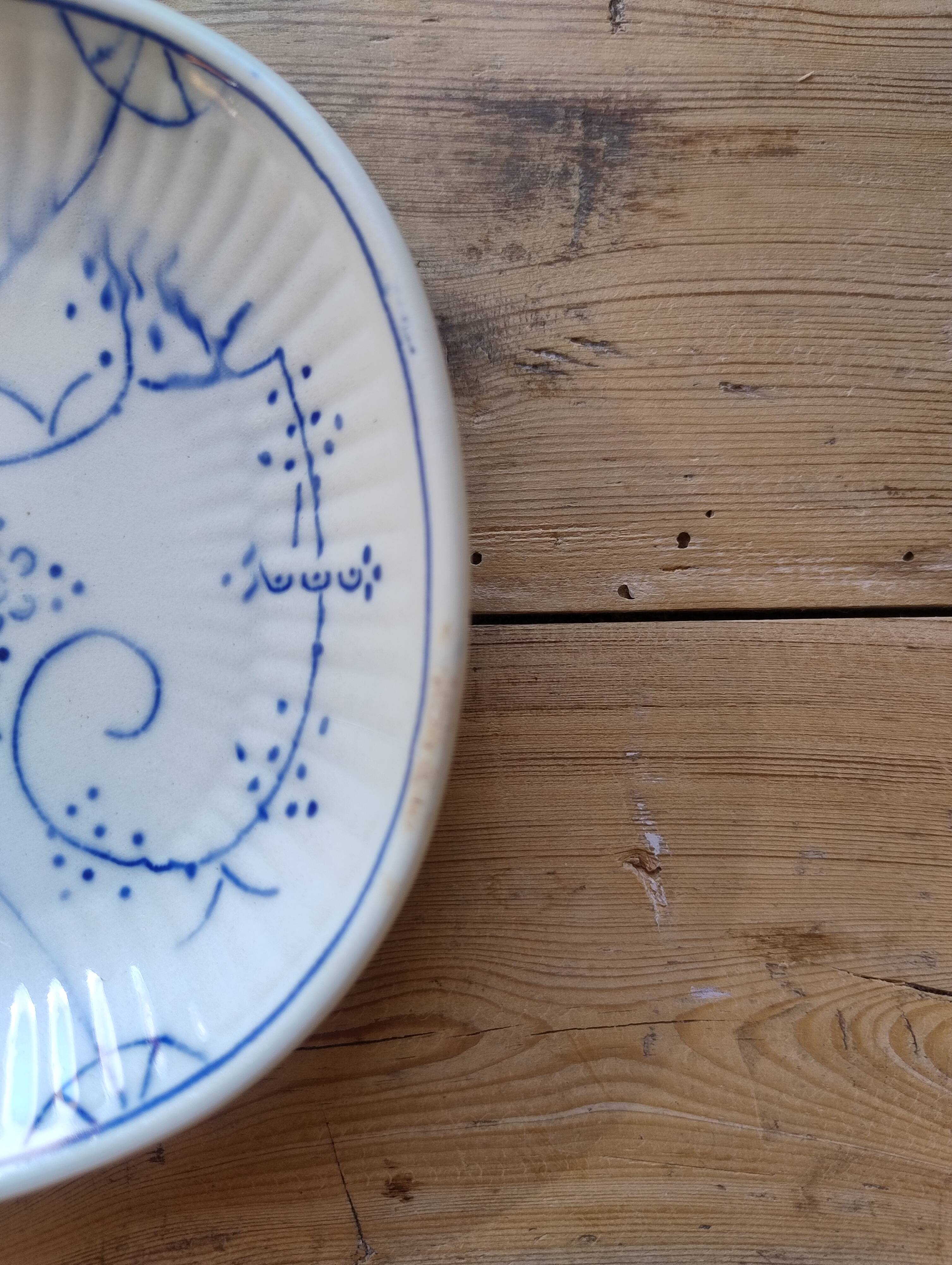 Beautiful dish / praline with Copenhagen decoration from the Boch L factory.