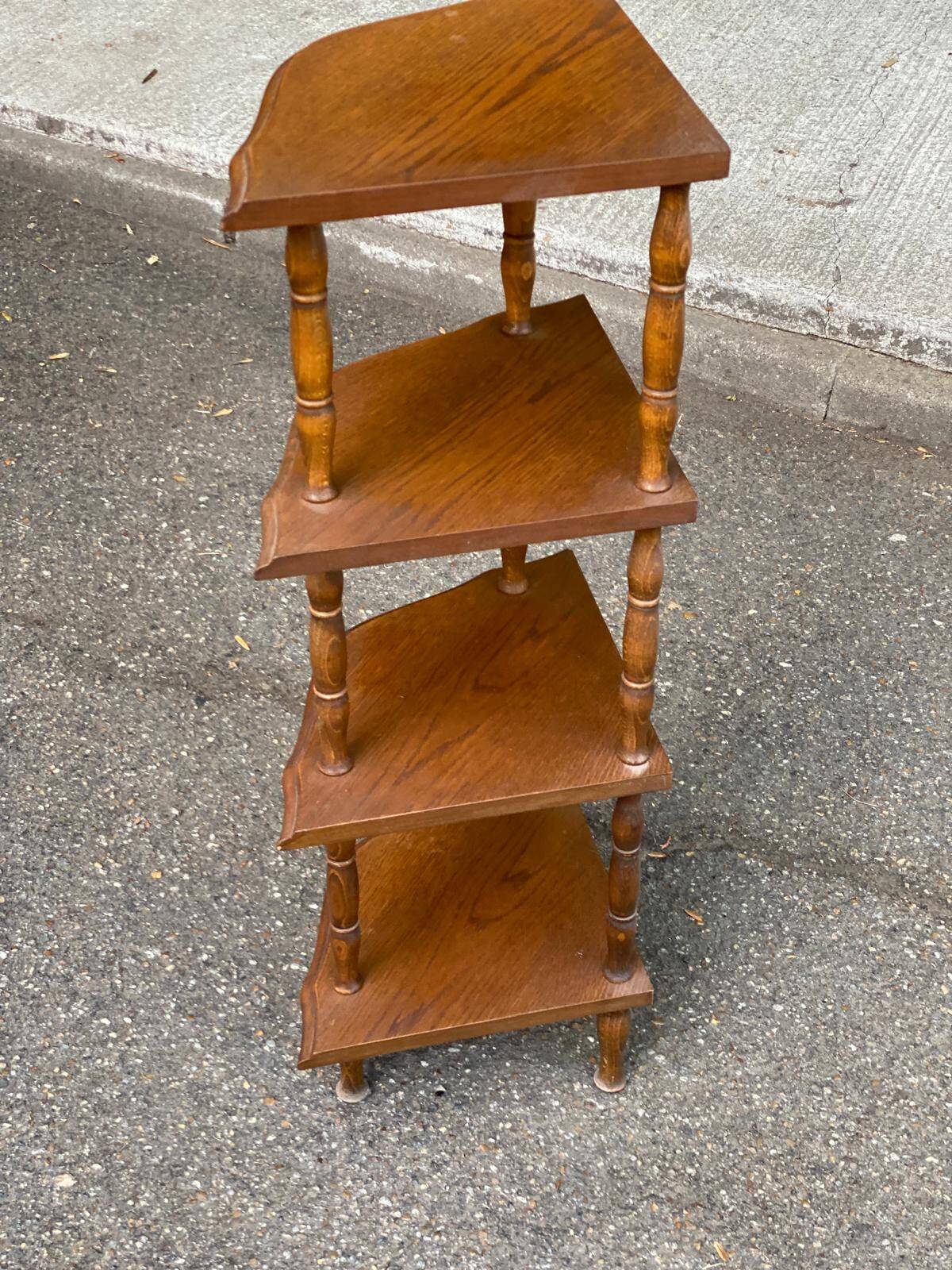 1970 dismantlable oak corner shelf with 4 levels