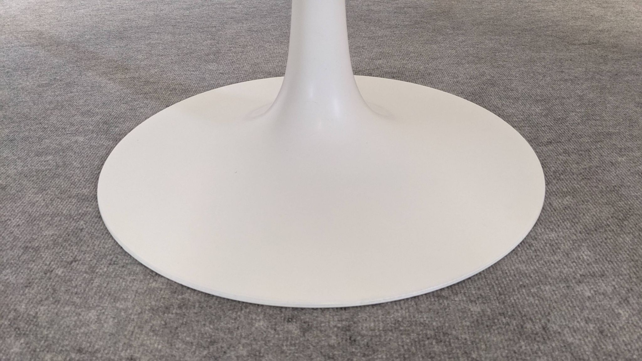 Space Age tulip round table by Maurice Burke for Arkana, 1960s-70s