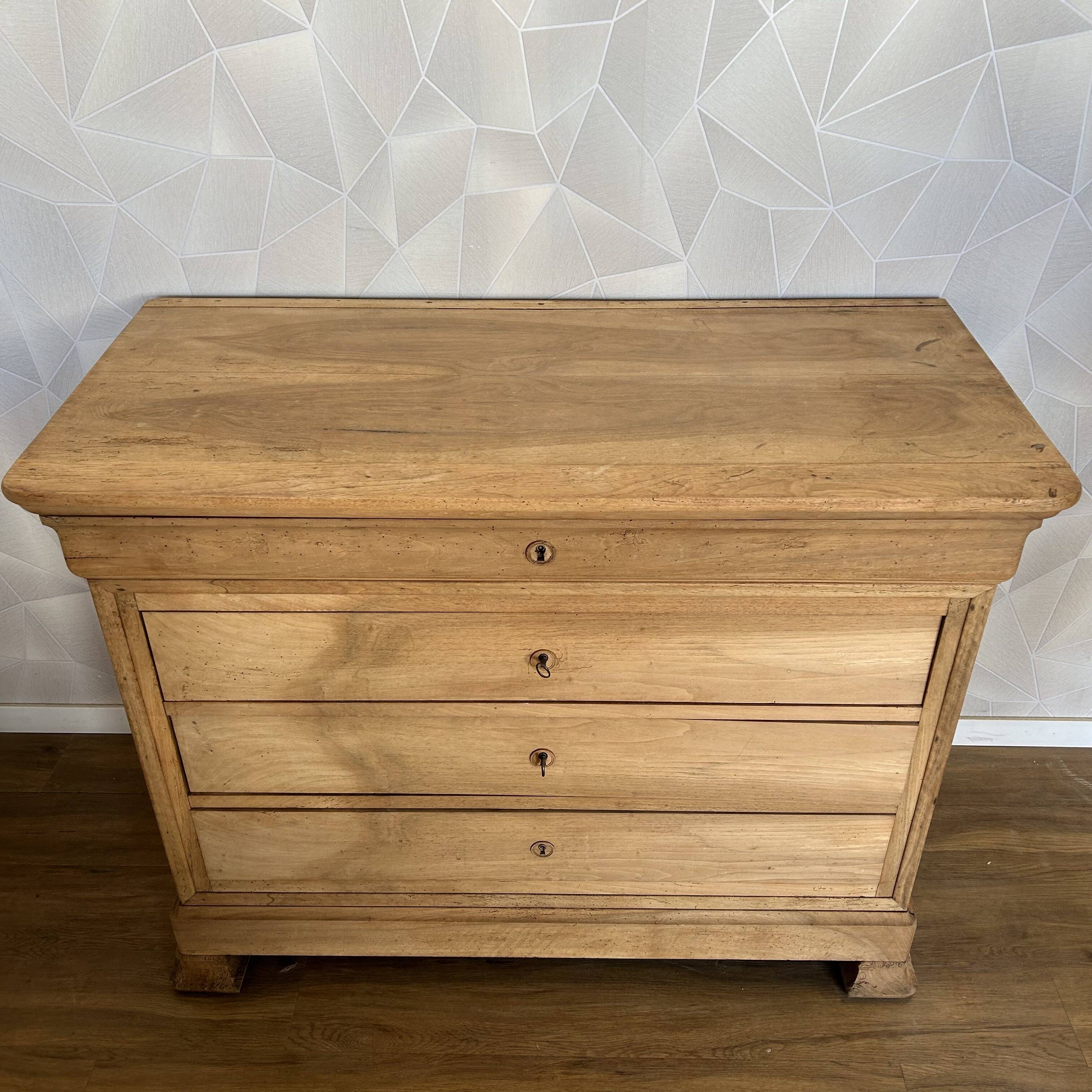 Louis Philipe chest of drawers with 4 airbrushed drawers