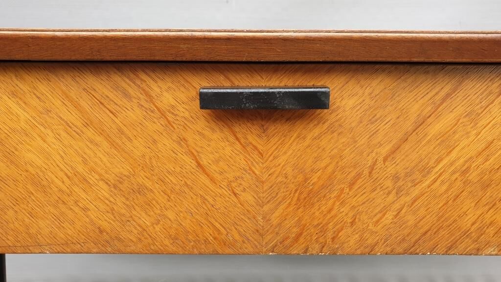 Console serves Singer Scandinavian design 1960