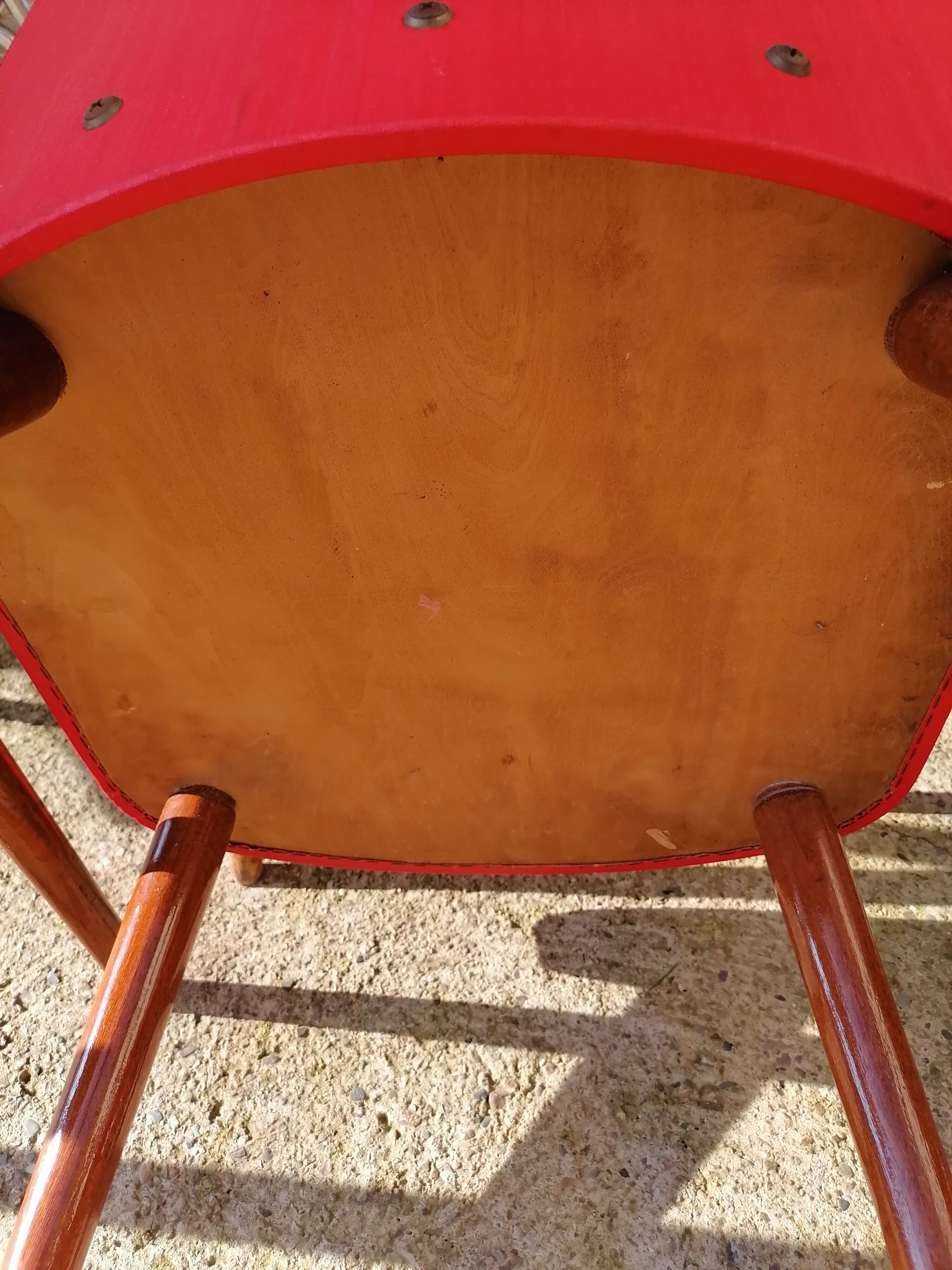 Lot de 6 chaises skaï rouges 1960 style scandinave