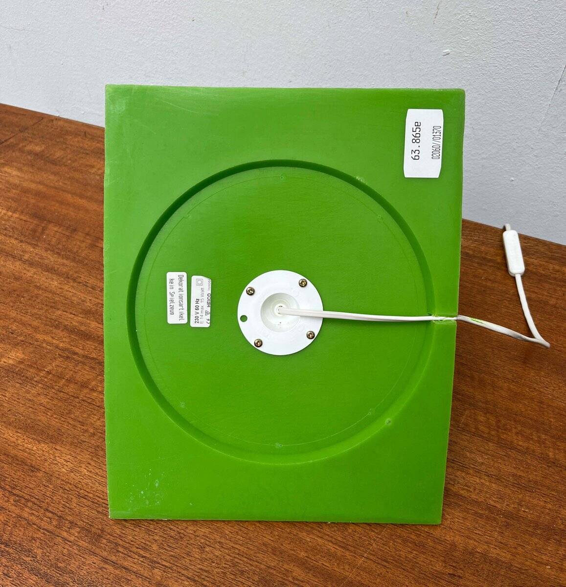 Lampe de sol ou de table en forme de prisme vert postmoderne de Heico, années 1980.