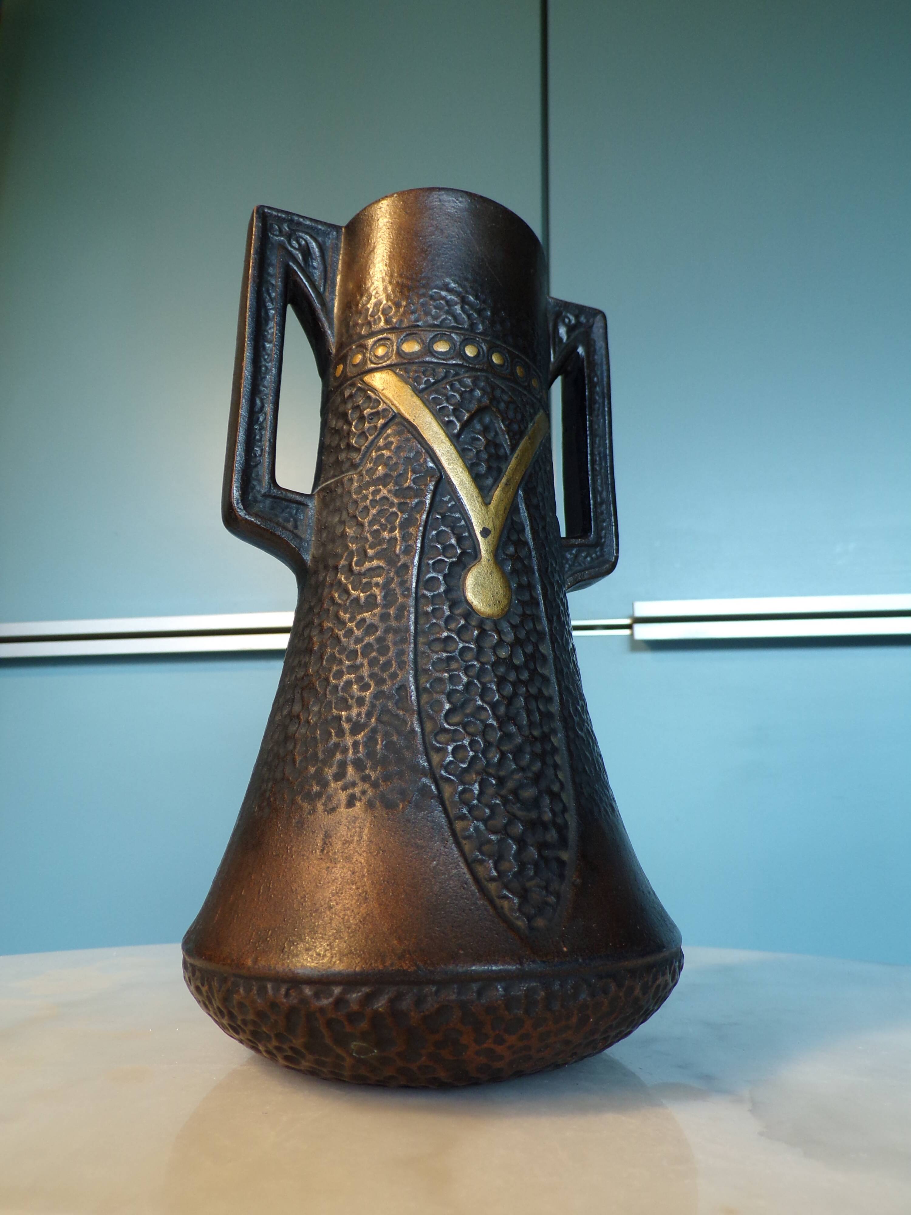 Clanta 2420F art deco vase by Henry Tooth