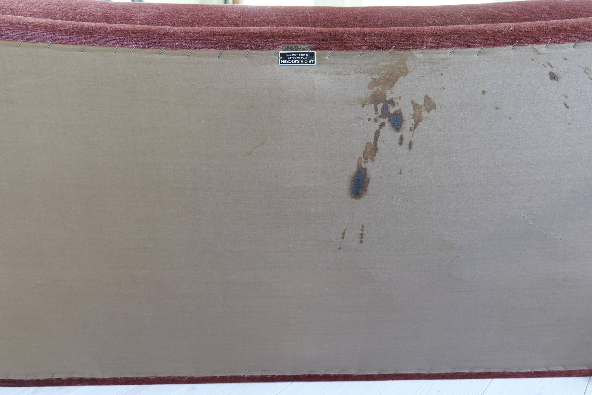 "Samsas" canapé in rare velvet by Carl Malmsten from the mid-century, Sweden, 1960s.