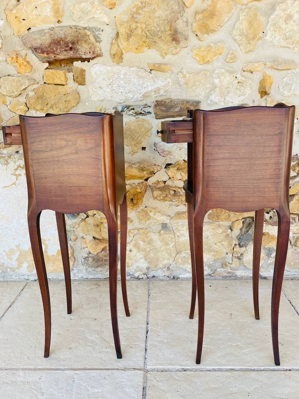 Paire de chevets style Louis XV en noyer