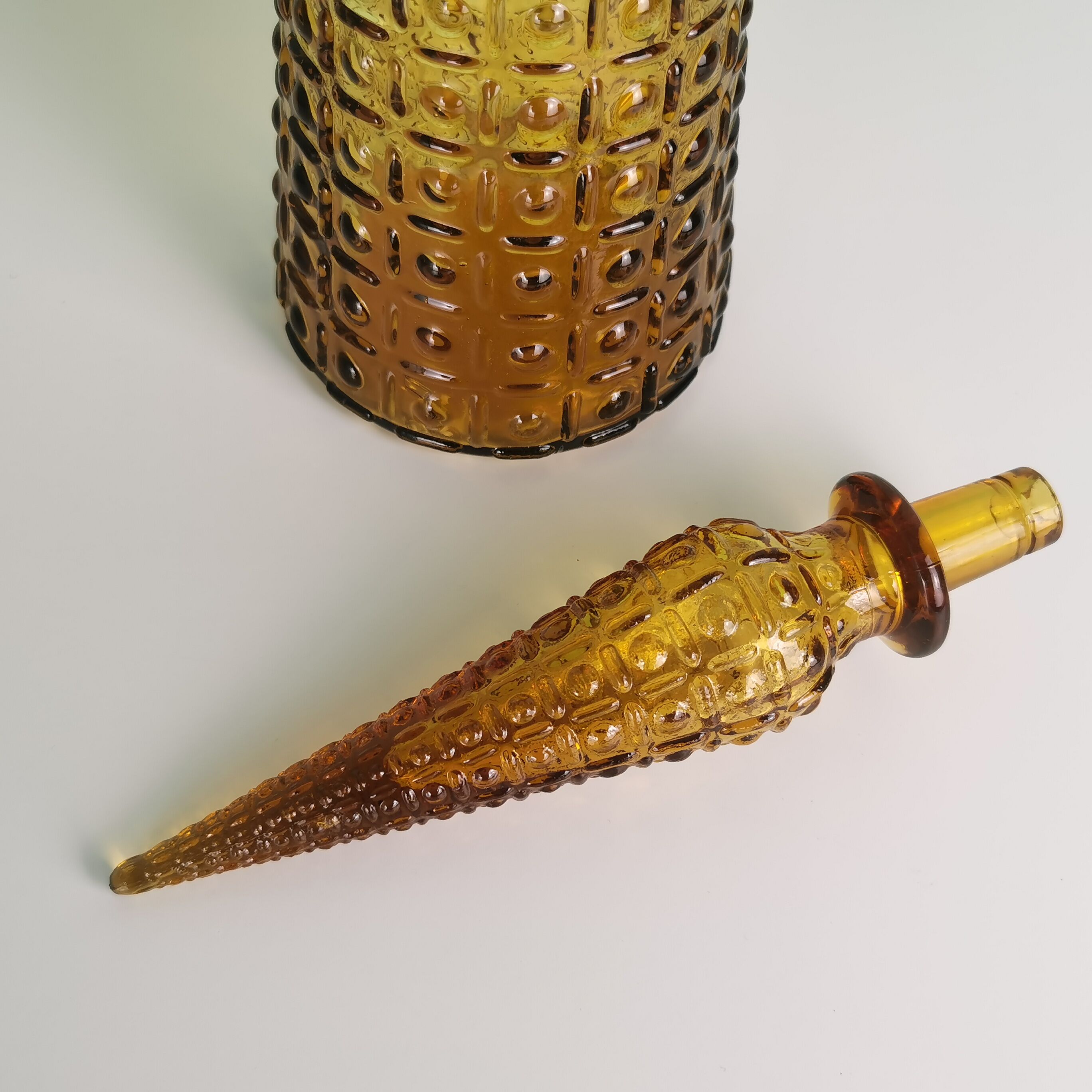 Moulded glass carafe