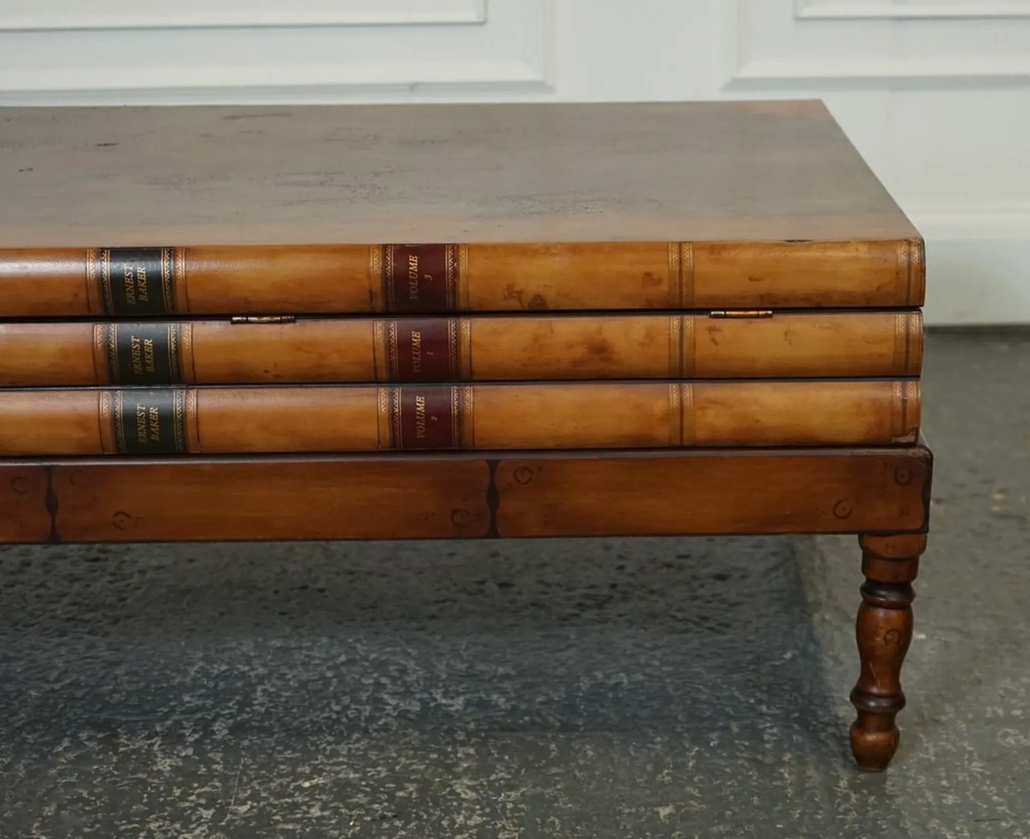 Vintage Coffee Table in Faux Leather with Internal Storage for Books
