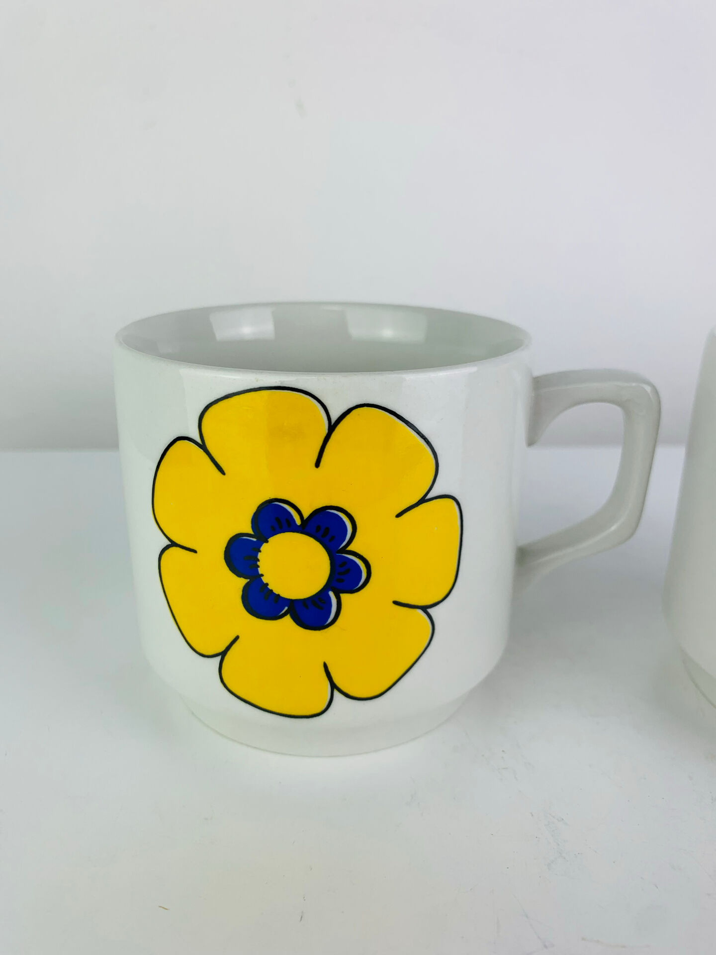 2 porcelain cups Tognana Italy seventies, flowers
