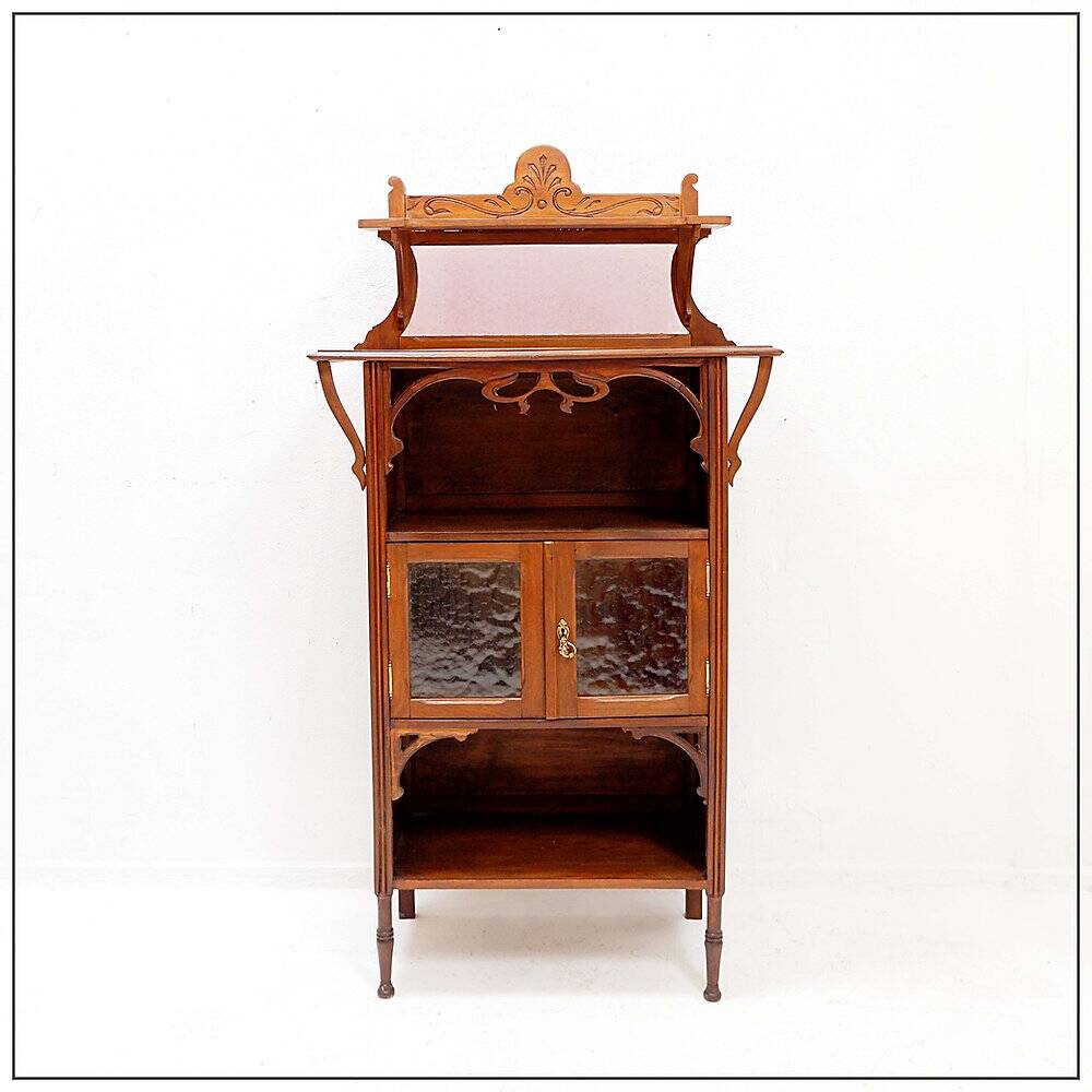 Vitrine de style Art Nouveau, début XXe siècle