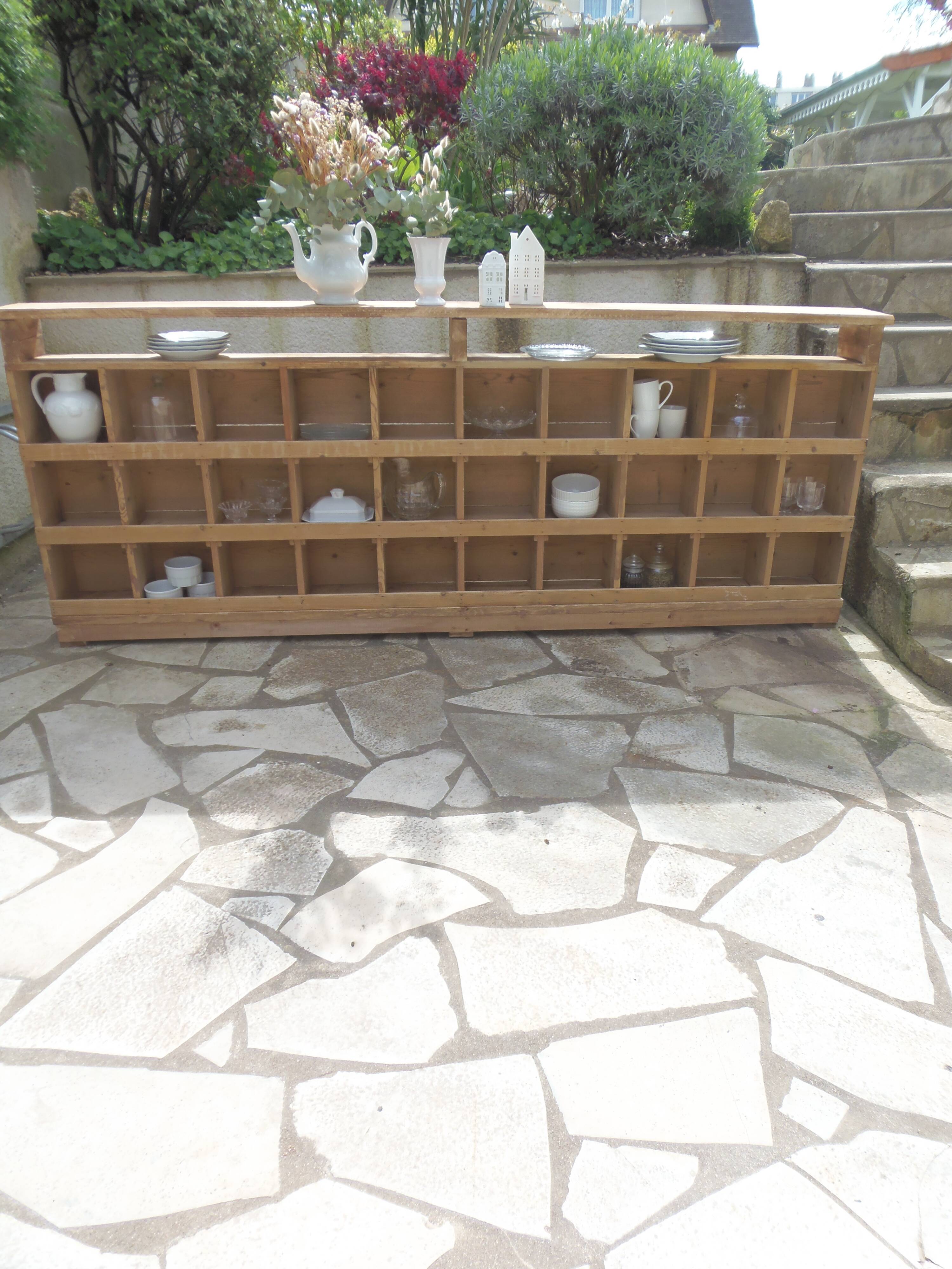 Vintage pitch pine furniture, 30 lockers, 1 niche.