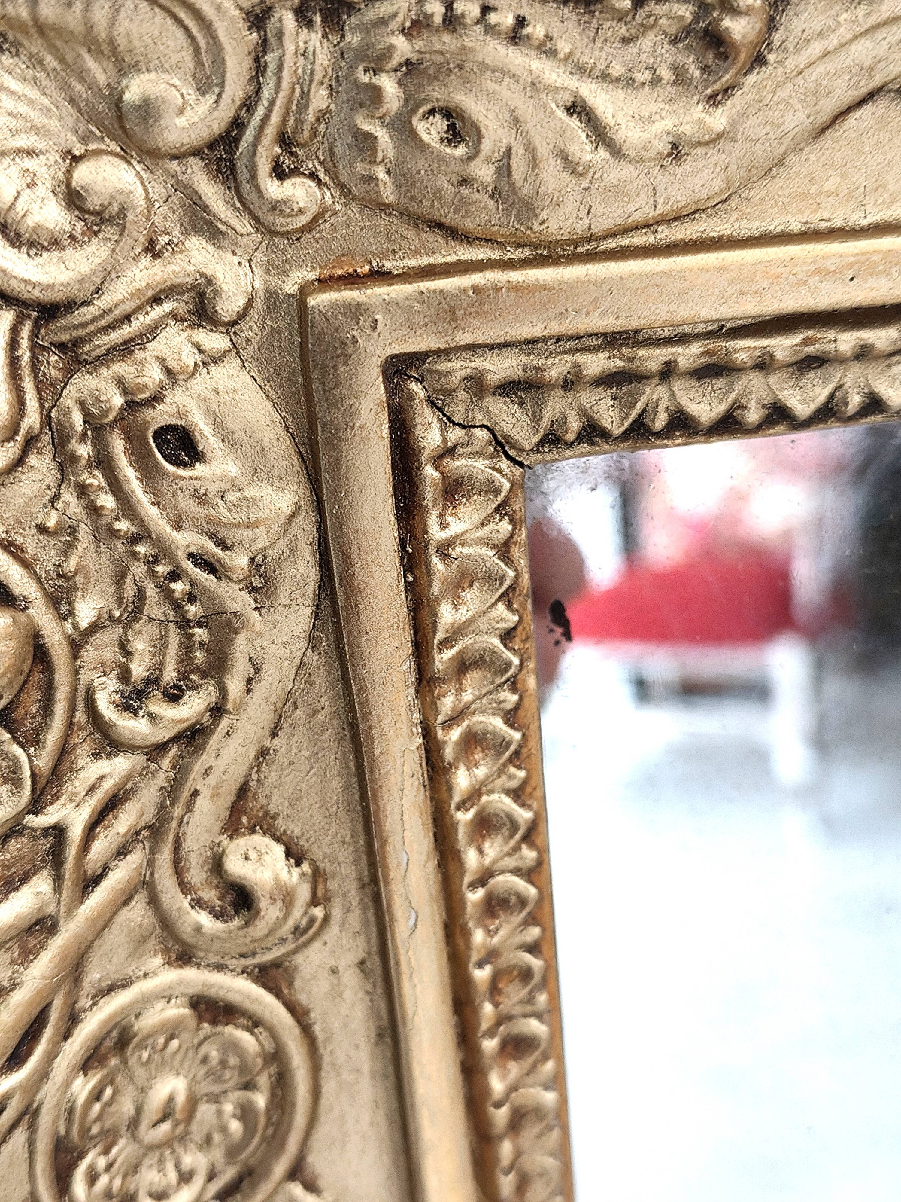 Wood and gilded stucco mirror, 19th century, 115 x 61.5 cm.