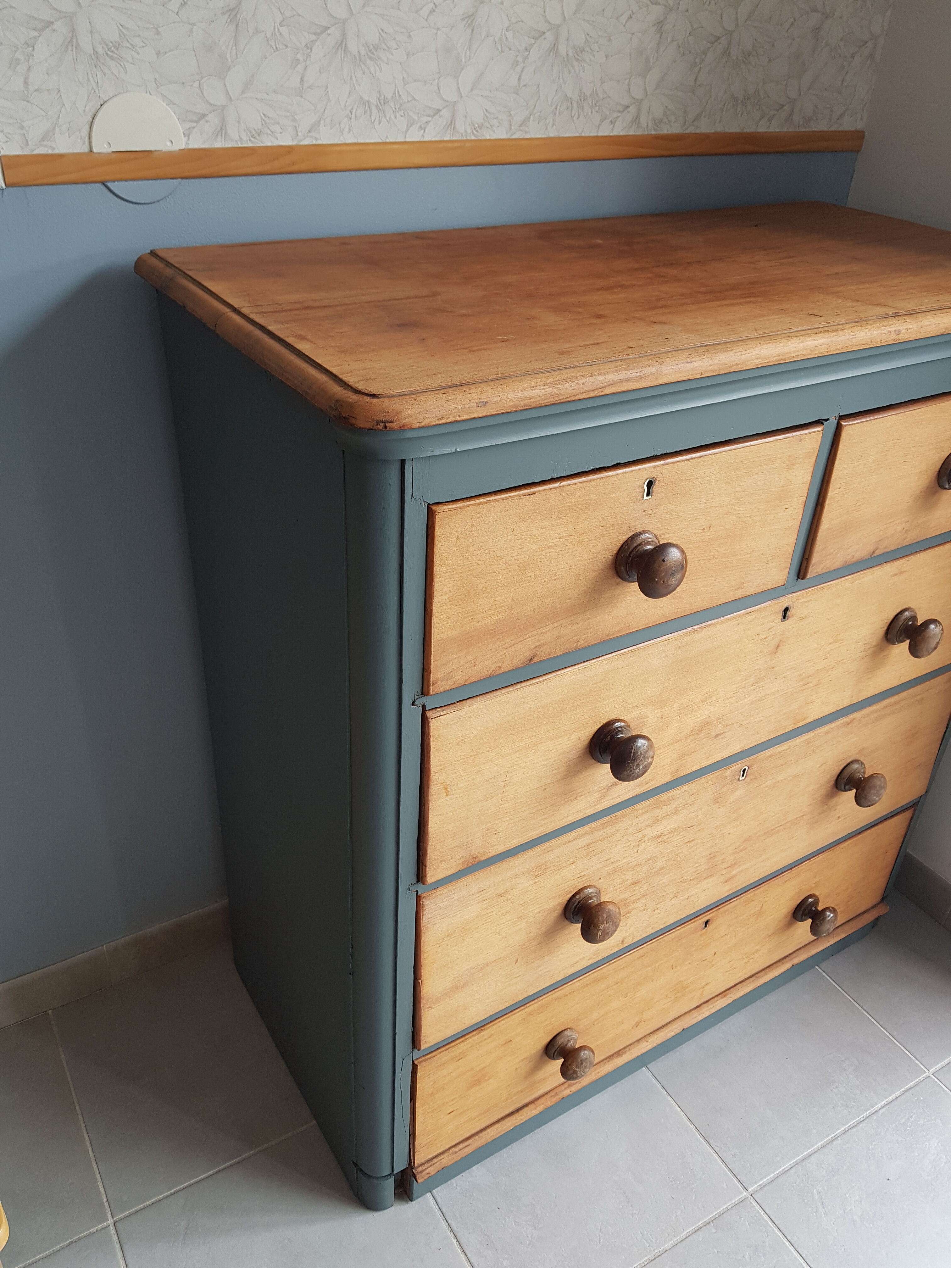 Old chest of drawers