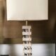 Lampe de table en travertin fossilisé et lucite manière de karl springer environ 1970'