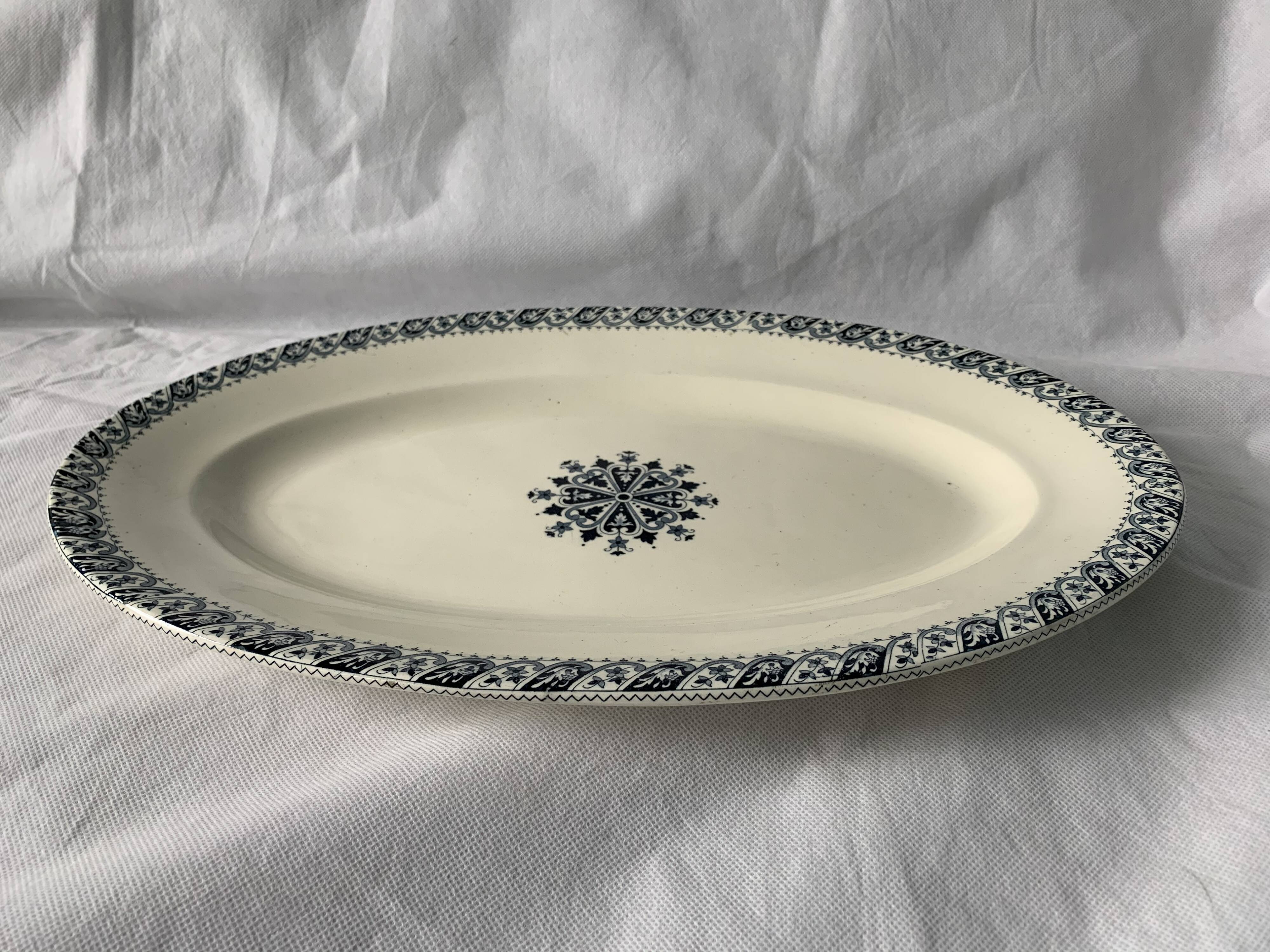 Lot of 12 old flat plates and 2 dishes, Terre de fer Henri II Salins