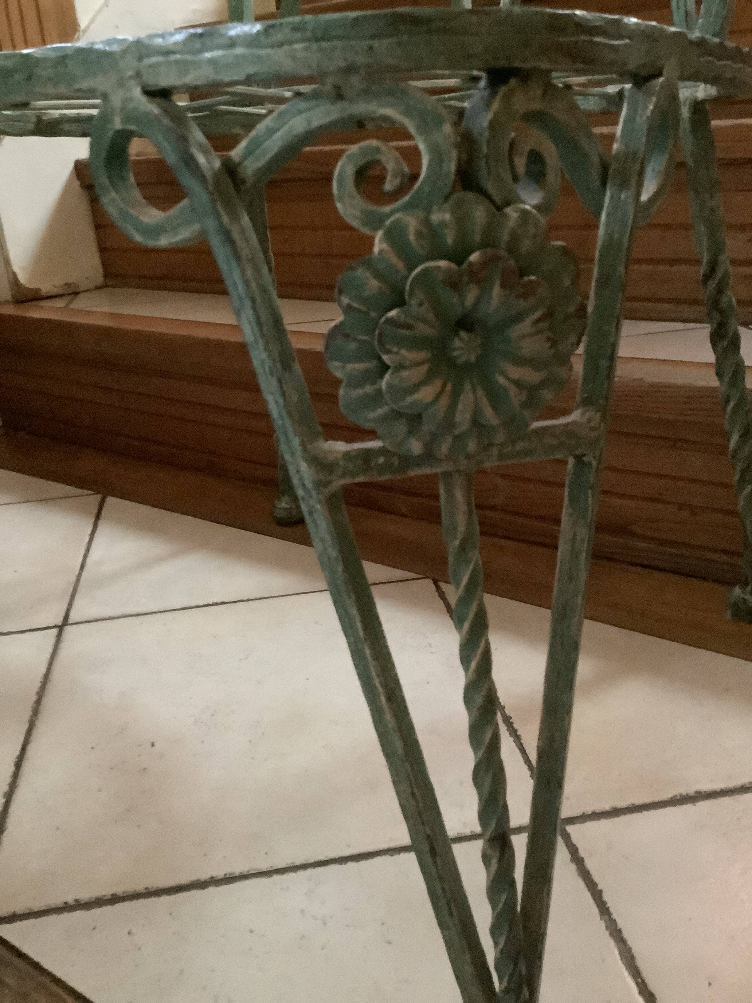 Table et 6 chaises en fer forgé ouvragé