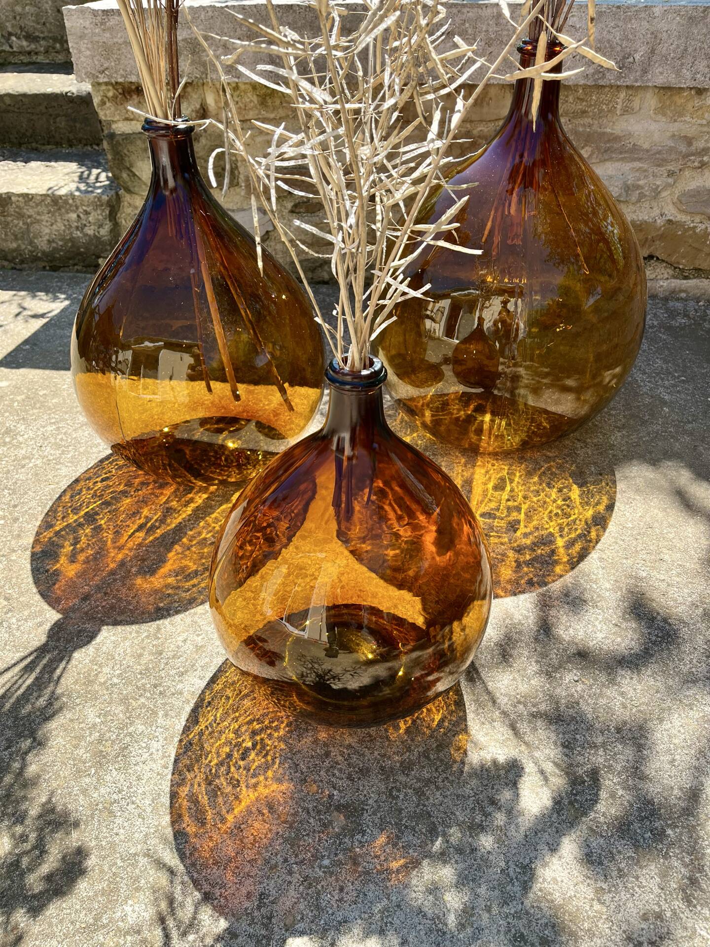 Lot de 3 dame-jeanne ambrées