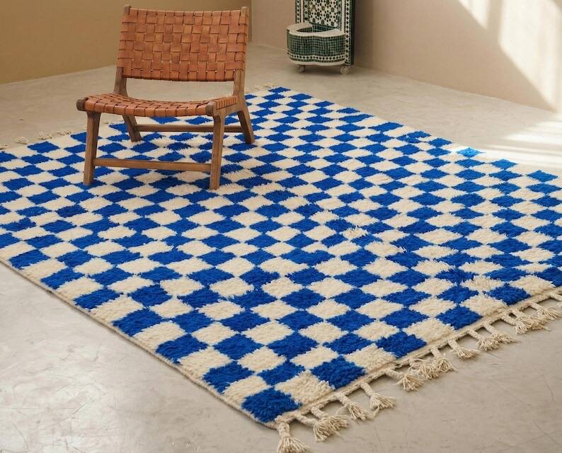 Handmade pure wool Moroccan rug in blue and white, size 1.5/2.5 m.