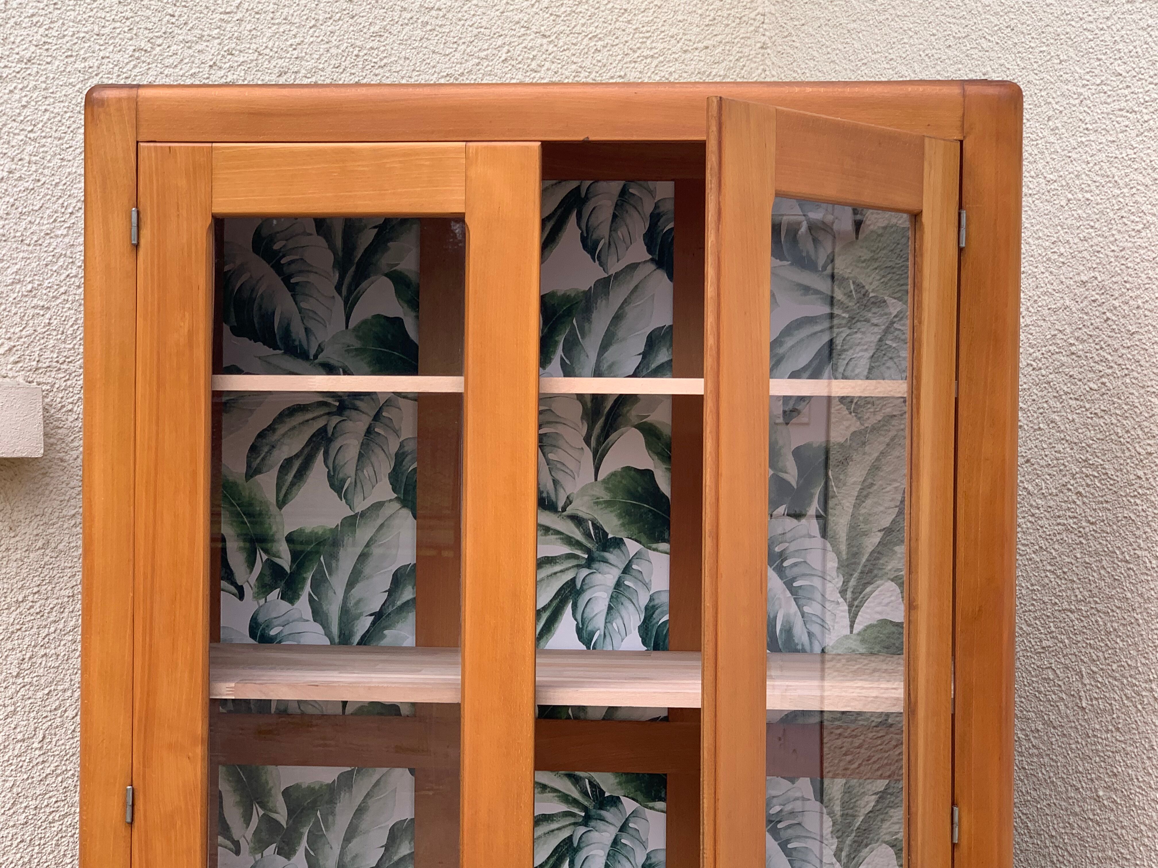 Primary school glass cabinet 1950