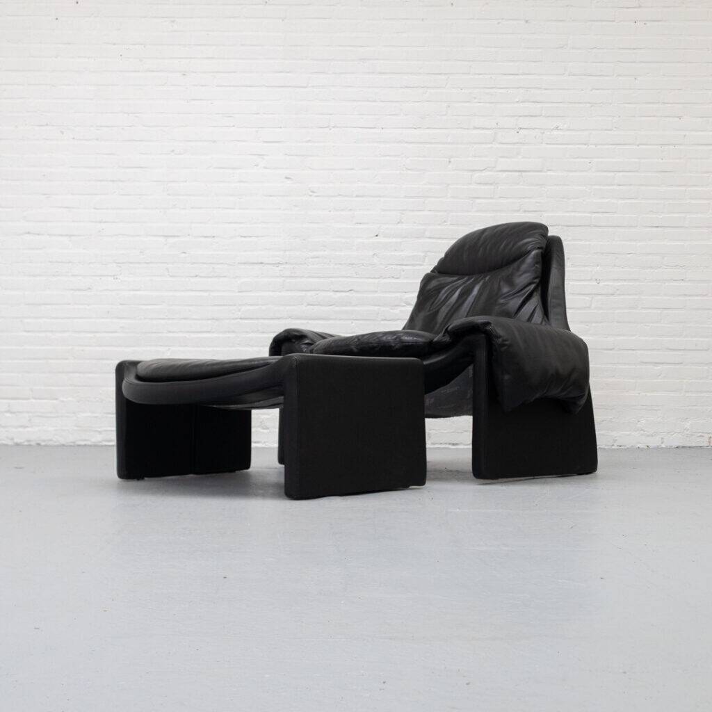 Saporiti Italia P60 armchair with ottoman