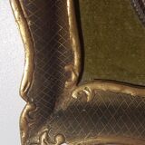 Rectangular frame in gilded wood, green velvet background with domed plastic glass