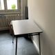 Table formica grise et ses 3 chaises