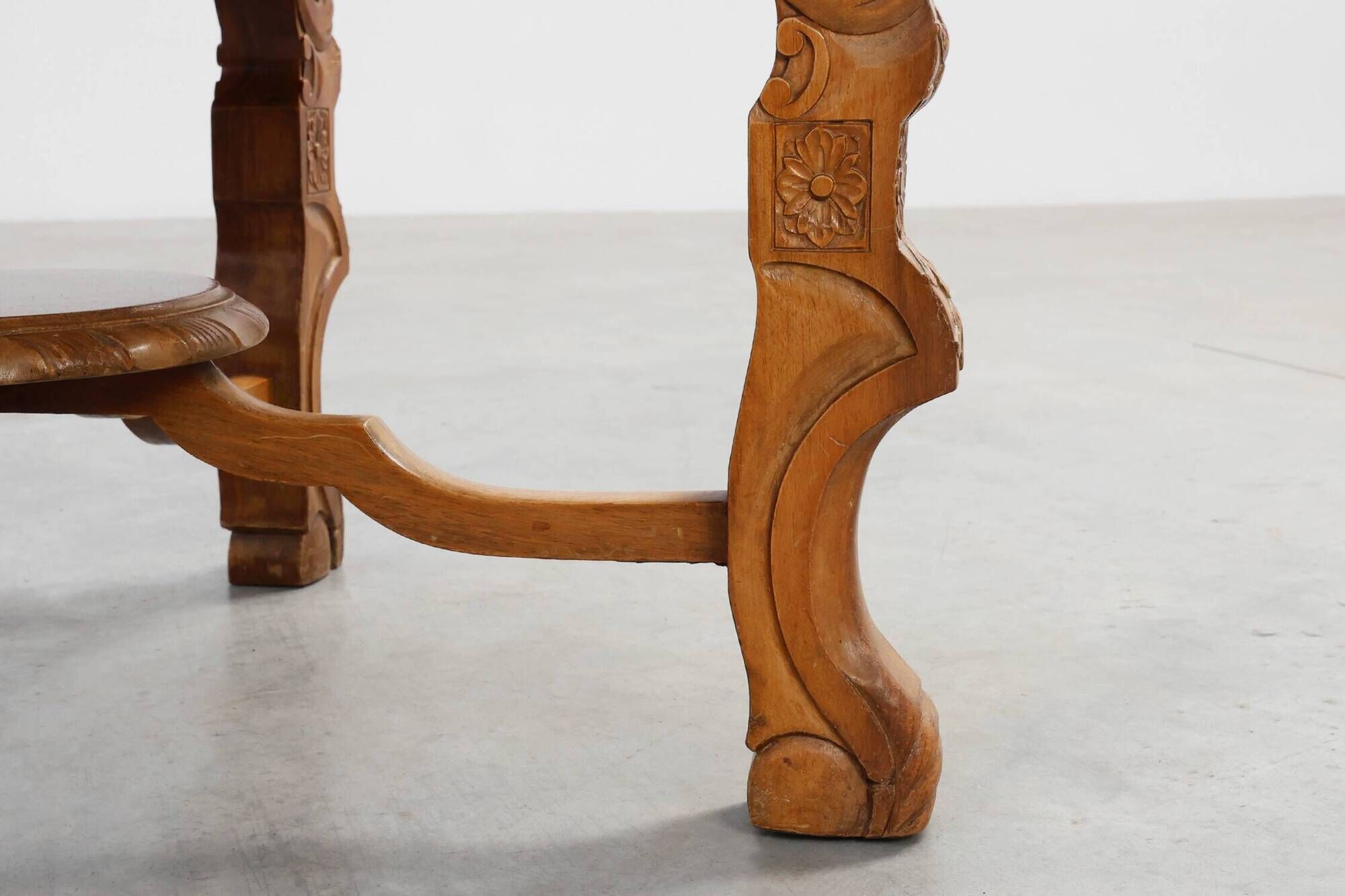 Renaissance‑Style Round Walnut Coffee Table, France – Late 19th Century