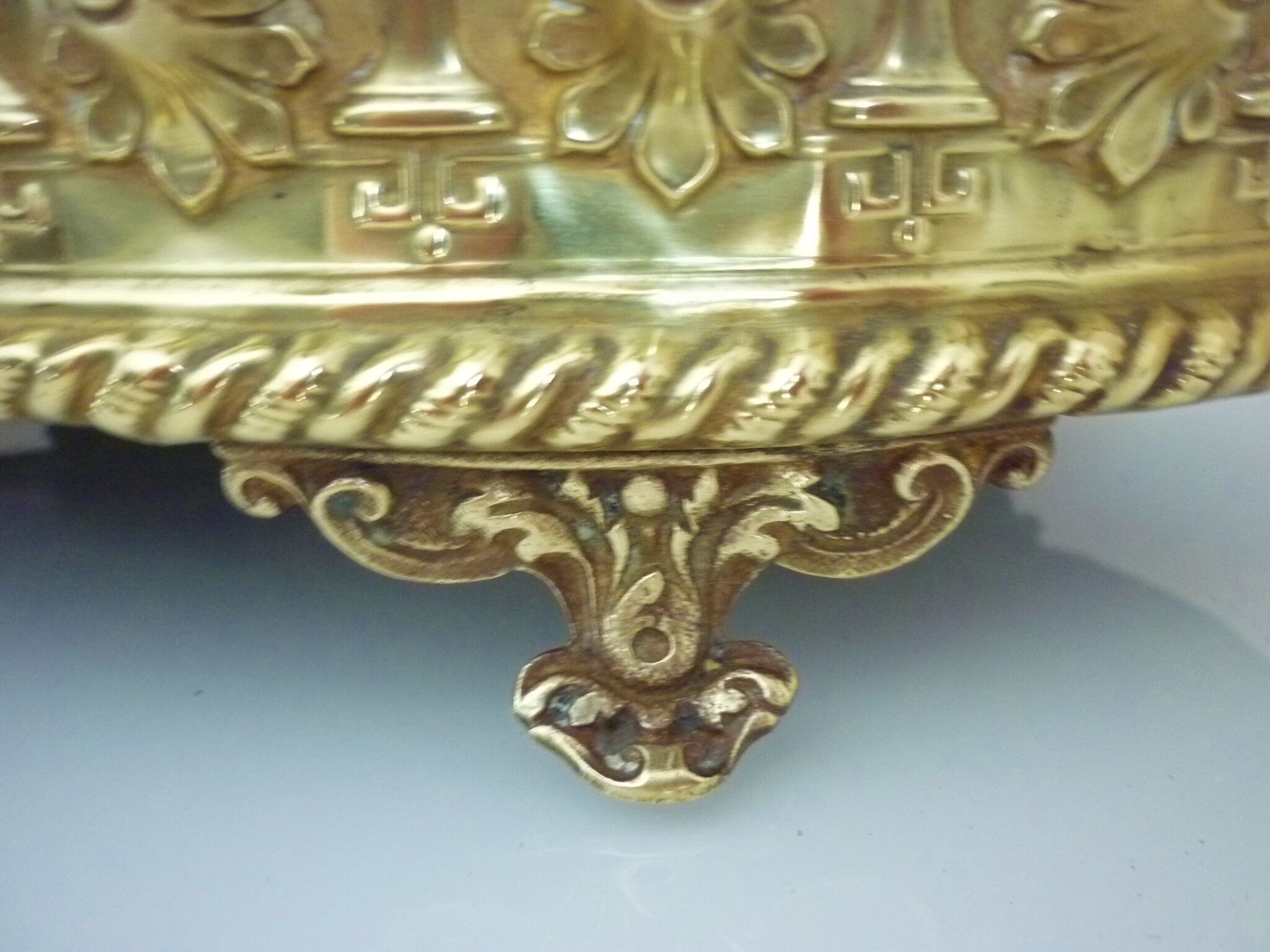 Old planter, repelled brass, nineteenth century, antique décor