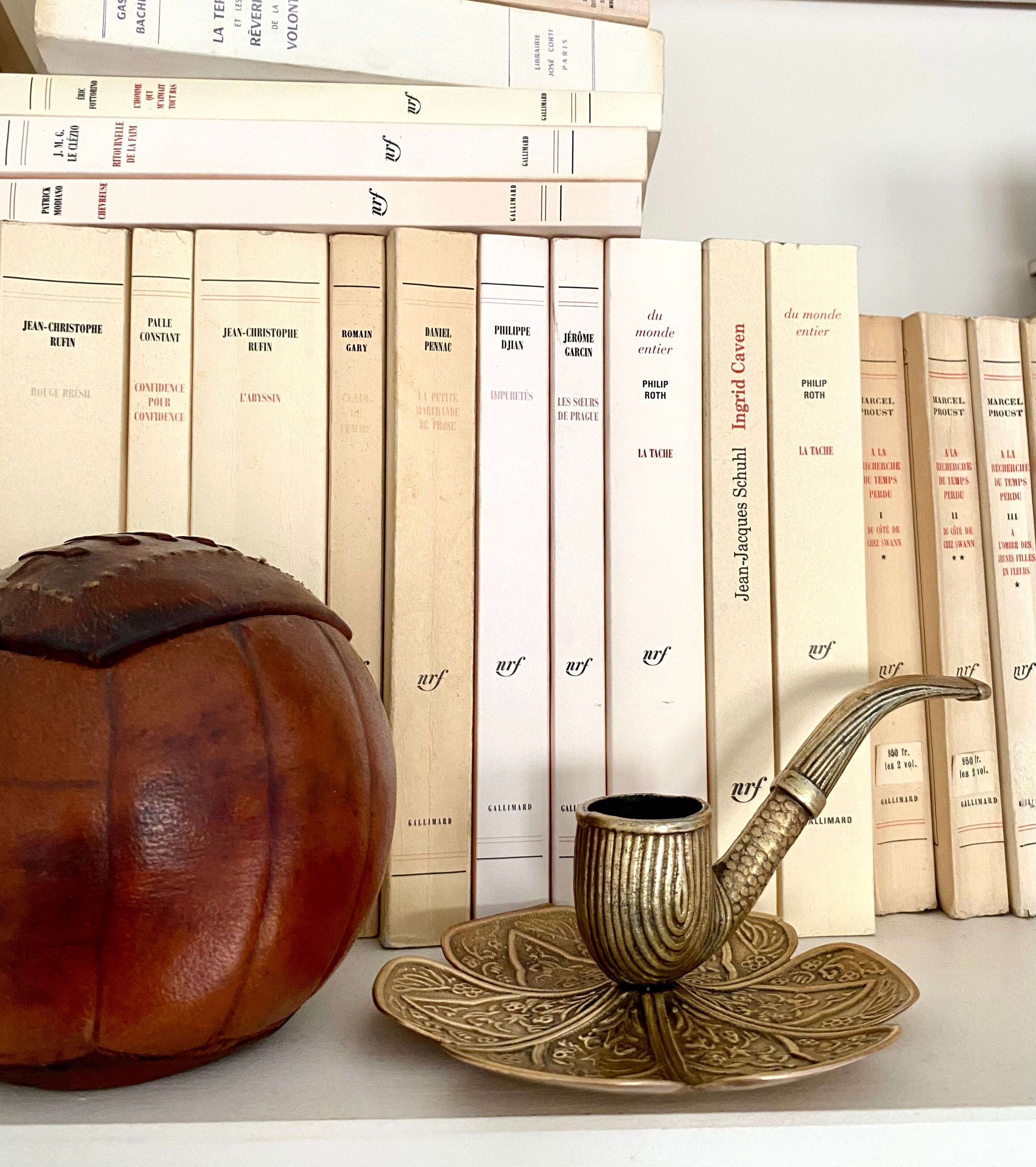 Brass candle holder with handle