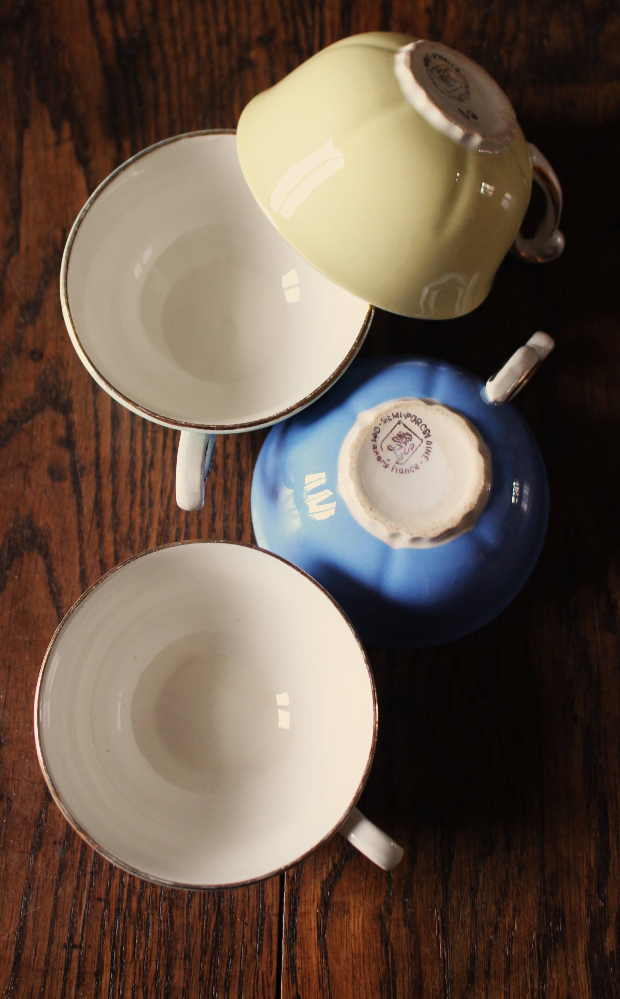 4 Céranord colored and gilded coffee cups
